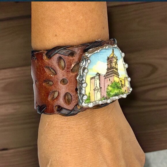 San Antonio Misión Church Broken China W Silver-Blend Metalwork & Leather Cuff - Picture 5 of 14